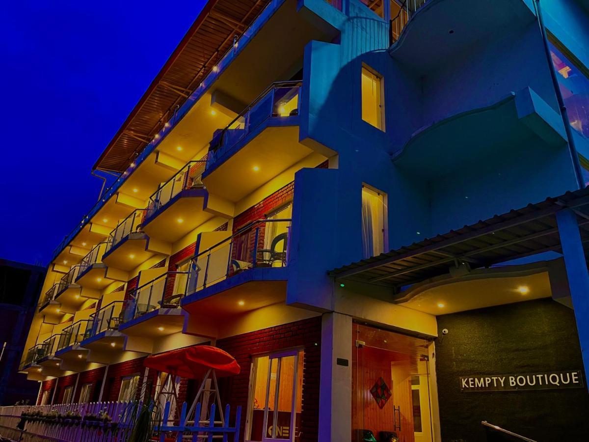 Kempty Myst Resort, Mussoorie - A Comfortable Stay ภายนอก รูปภาพ