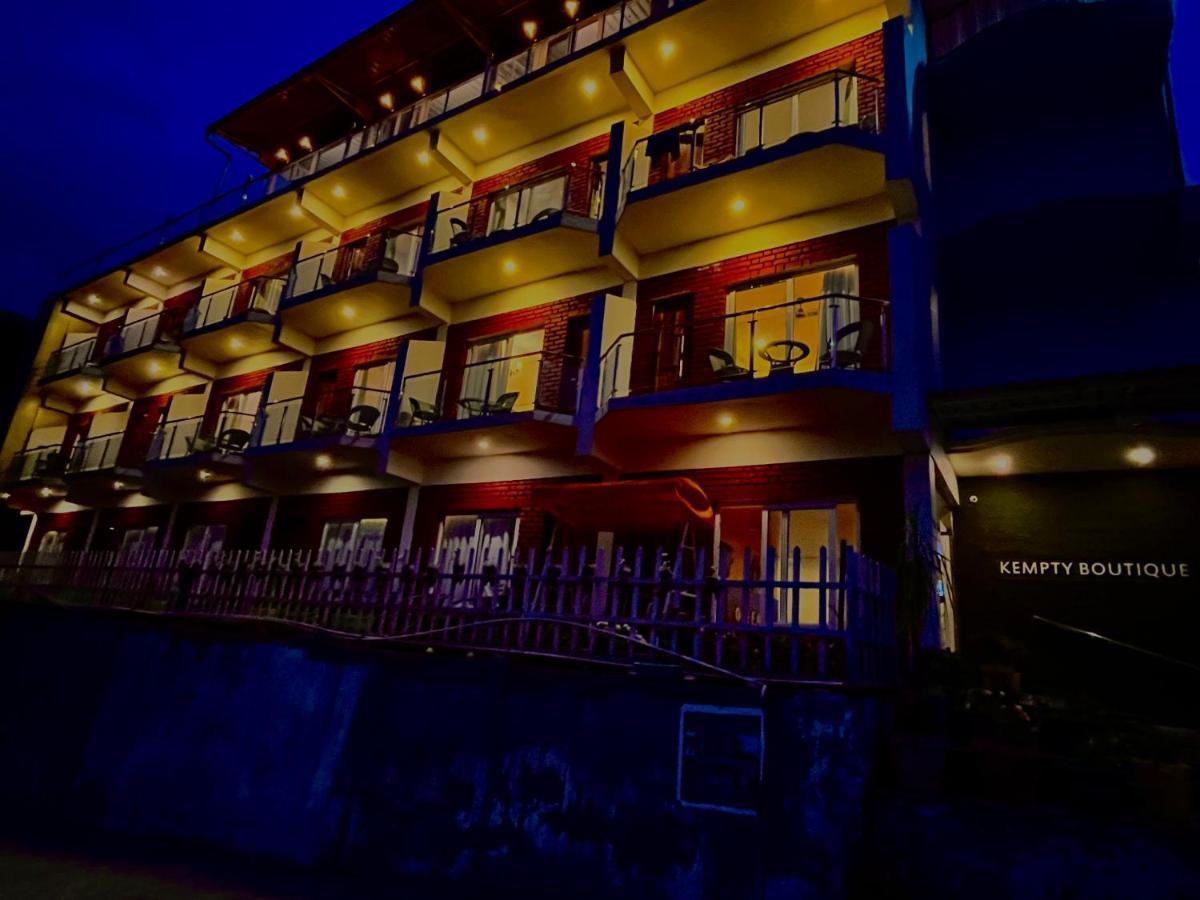 Kempty Myst Resort, Mussoorie - A Comfortable Stay ภายนอก รูปภาพ
